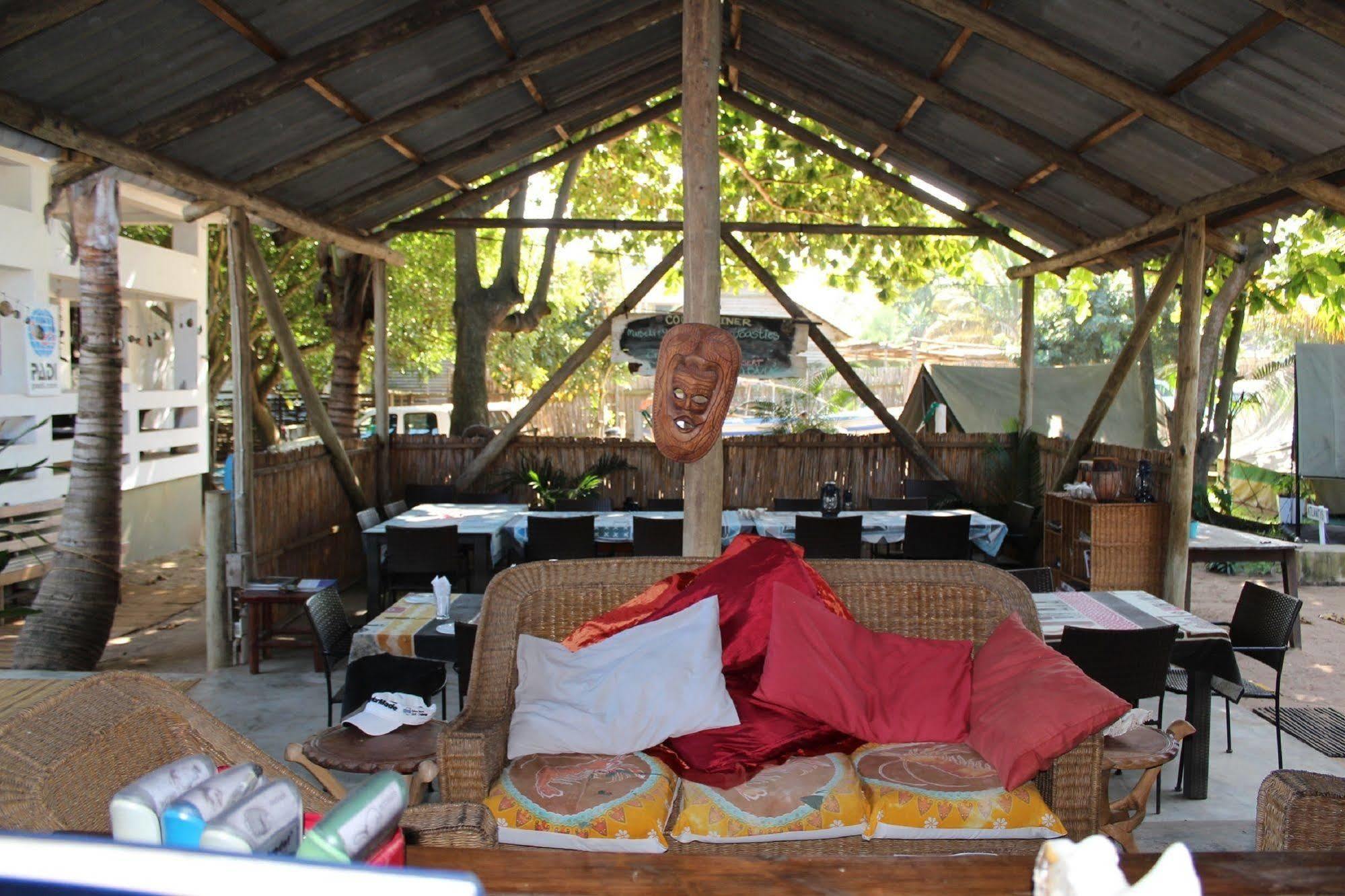 Devocean Eco Adventure Lodge Понта-ду-Оуро Экстерьер фото